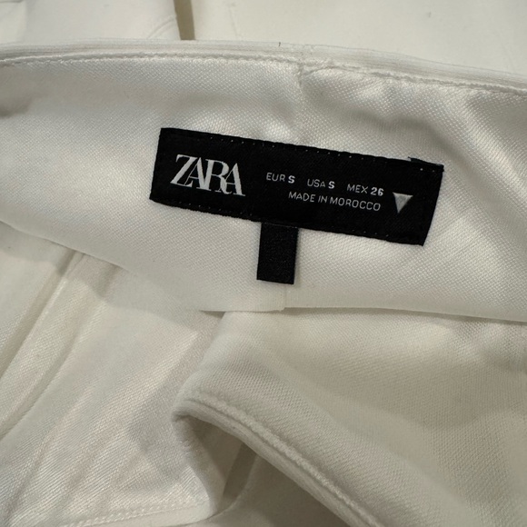 Elegant White Halter top - Picture 4 of 4